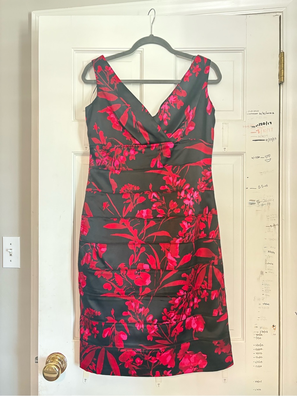 Sandra Darren Black Formal Midi Dress with Red Floral Print
